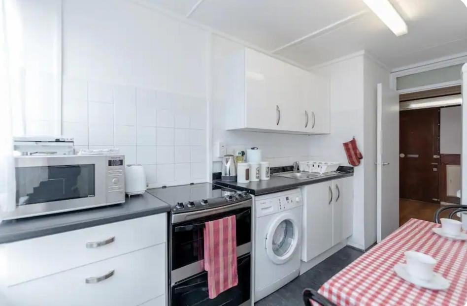 Spacious Double By Batteresa Park - Zone 1 Londen
