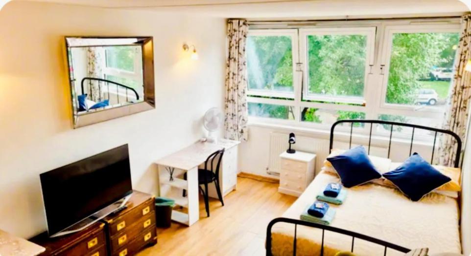 Spacious Double By Batteresa Park - Zone 1 Londen