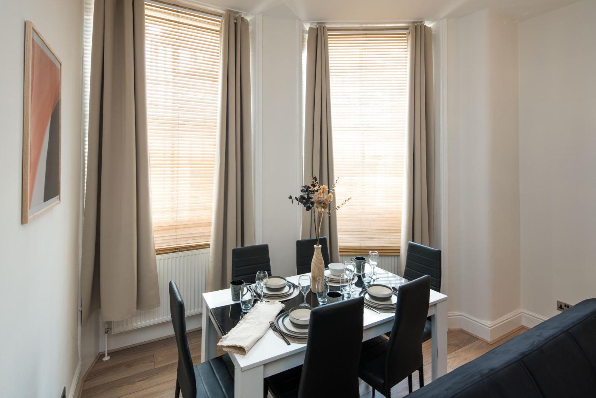 Gloucester Rd-southkensington-hydepark-harrods-g13 * London