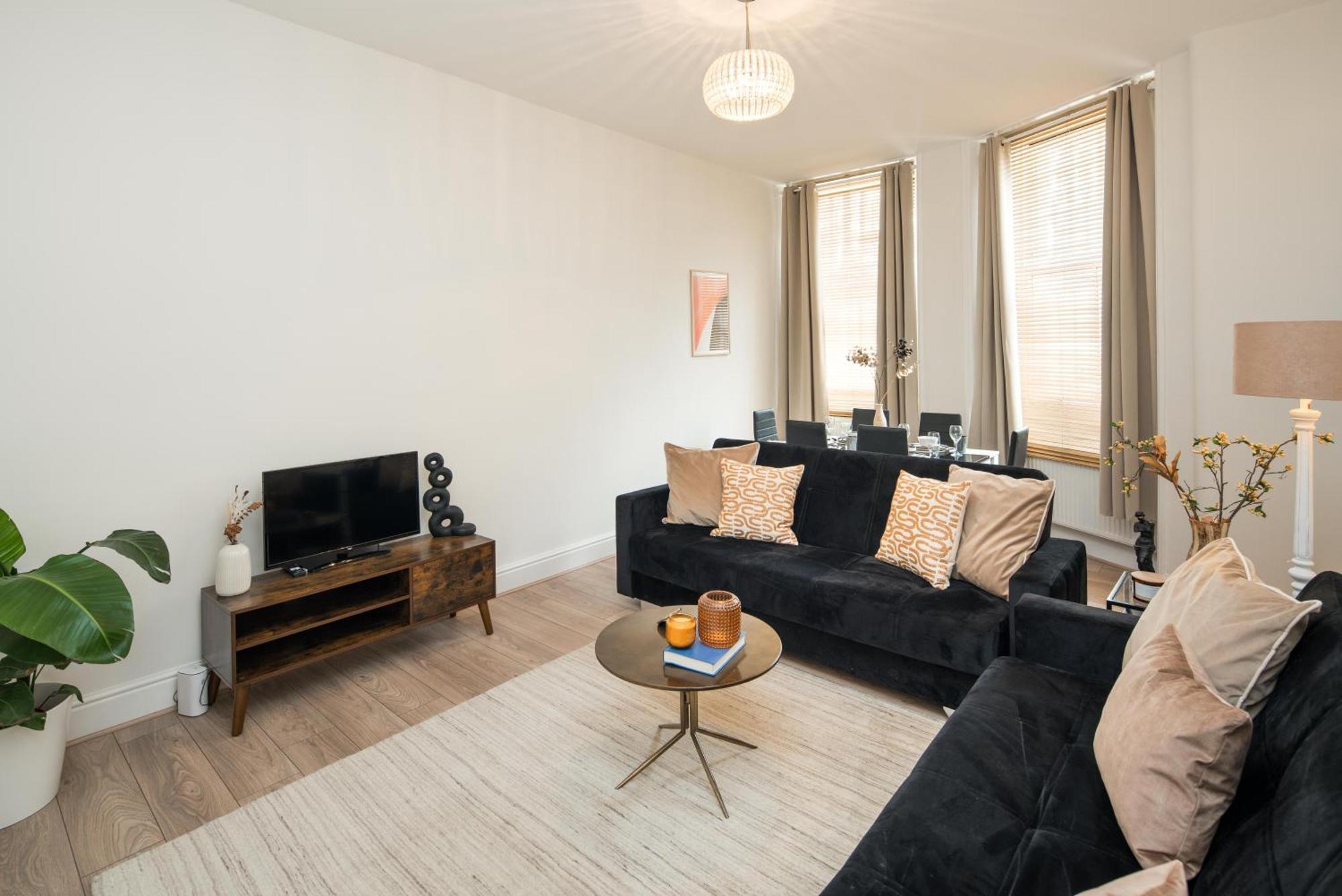 Gloucester Rd-southkensington-hydepark-harrods-g13 * London