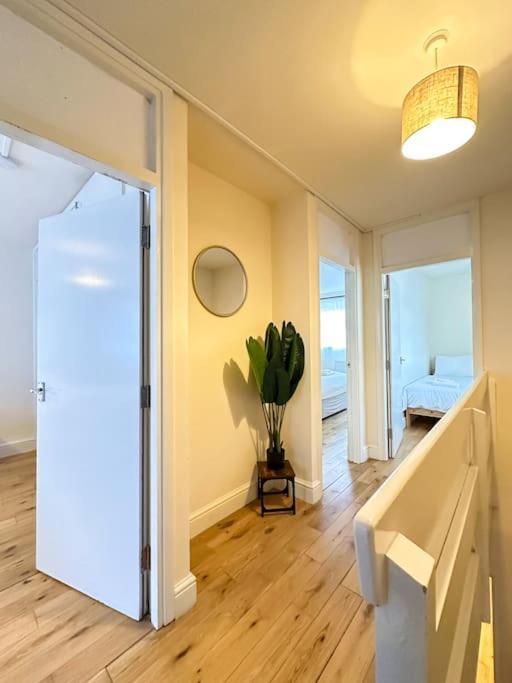 Oasis Split Level Flat In Zone 1 Apartment London