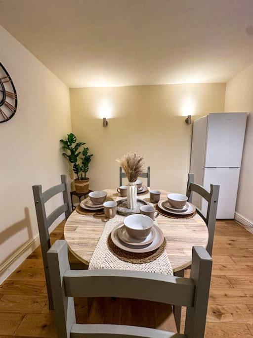 Apartment Oasis Split Level Flat In Zone 1 *