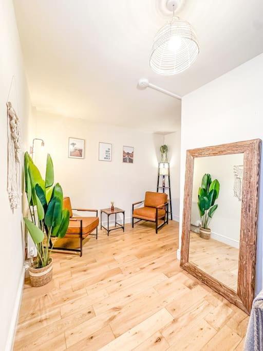 Oasis Split Level Flat In Zone 1 * London