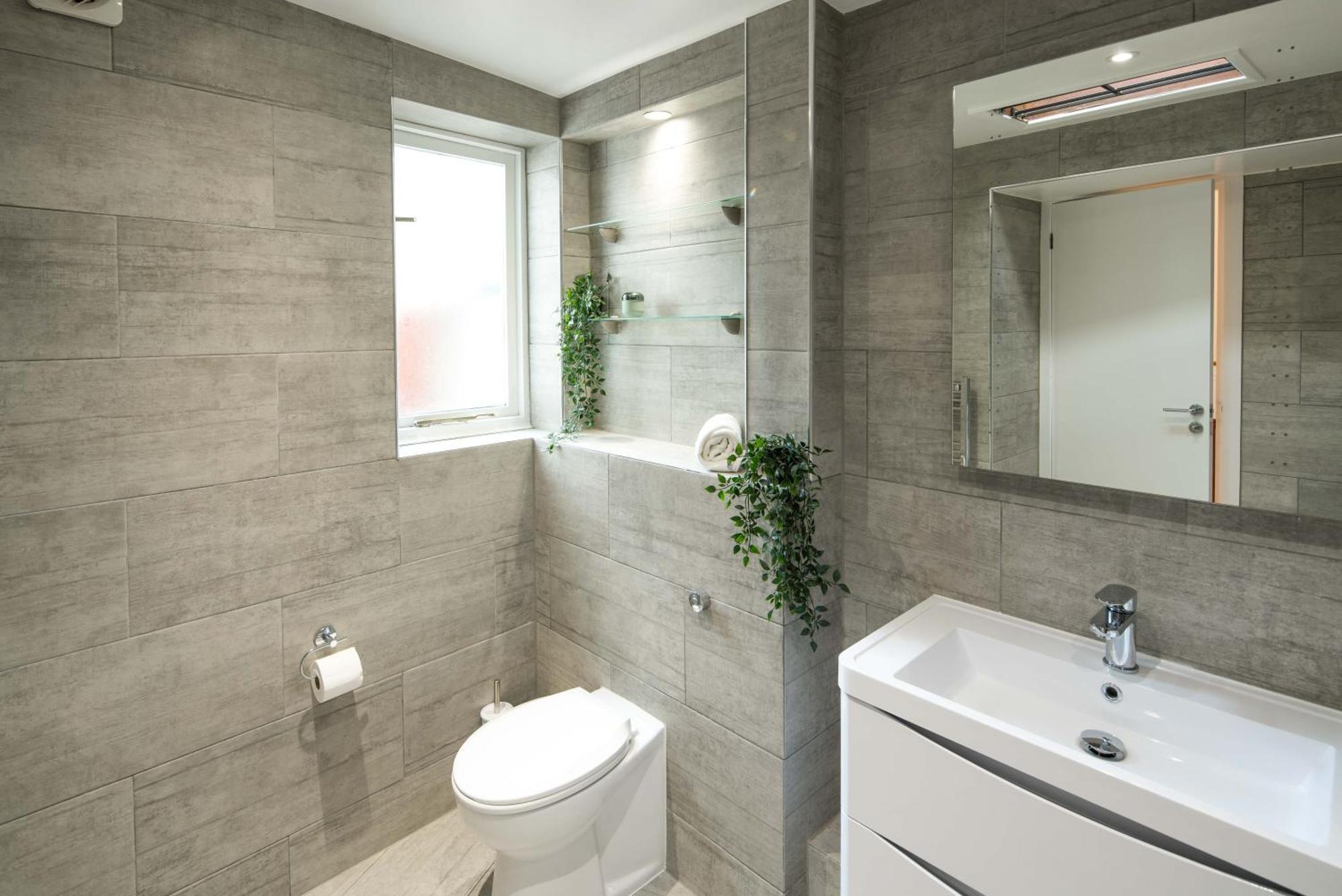 Gloucester Rd-southkensington-hydepark-harrods-g13 London