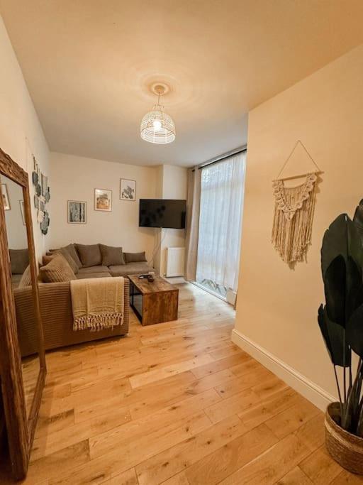 Apartment Oasis Split Level Flat In Zone 1