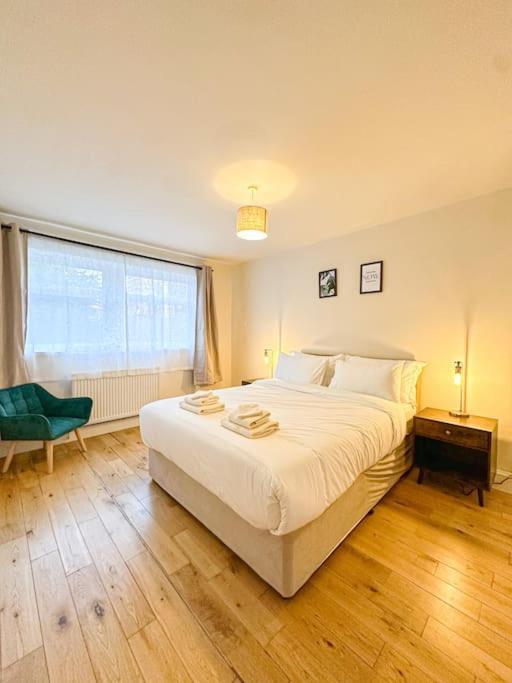 Oasis Split Level Flat In Zone 1 Apartment *