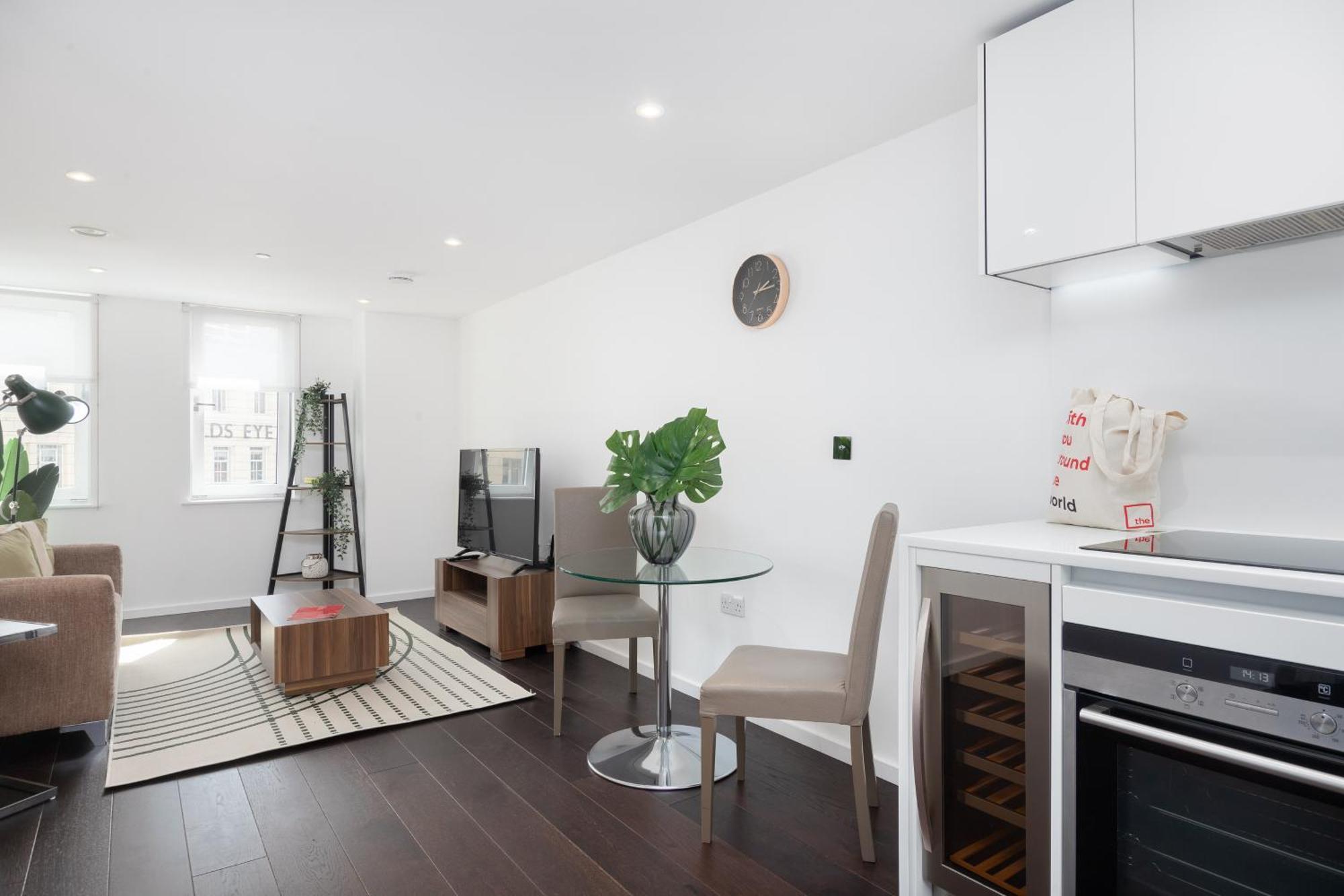 Apartment Angel Serviced By Thesqua.re