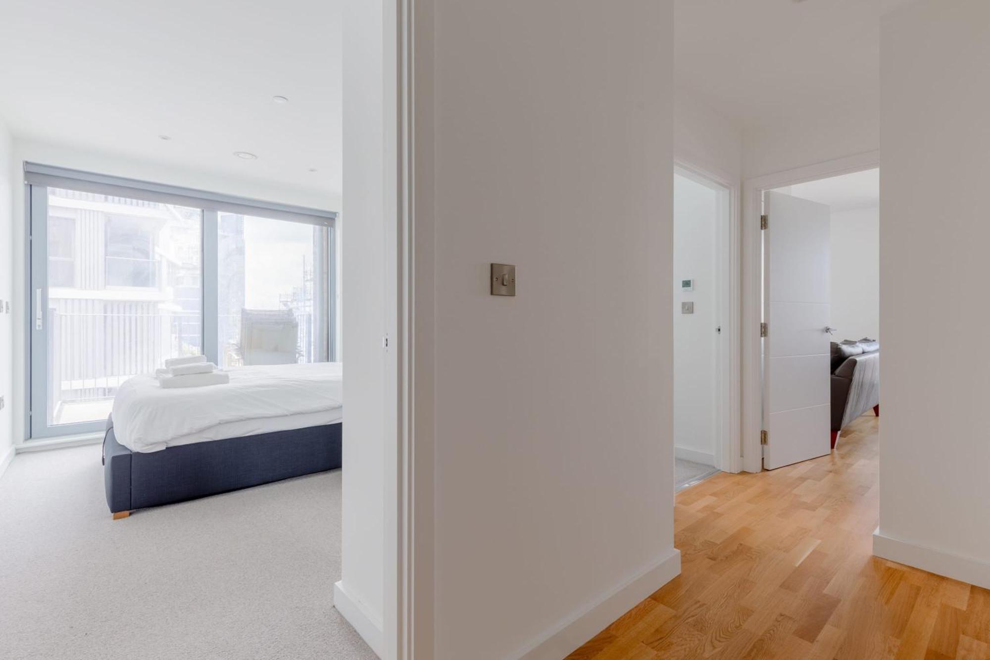 Chic 2bd Flat With Private Balcony In Battersea