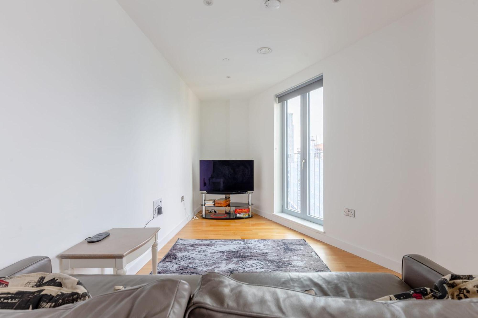 Apartment Chic 2bd Flat With Private Balcony In Battersea *