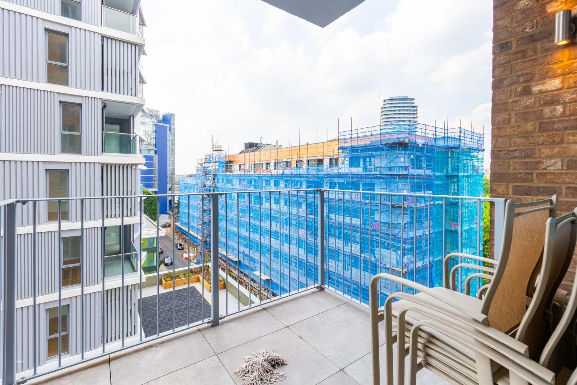Apartment Chic 2bd Flat With Private Balcony In Battersea London