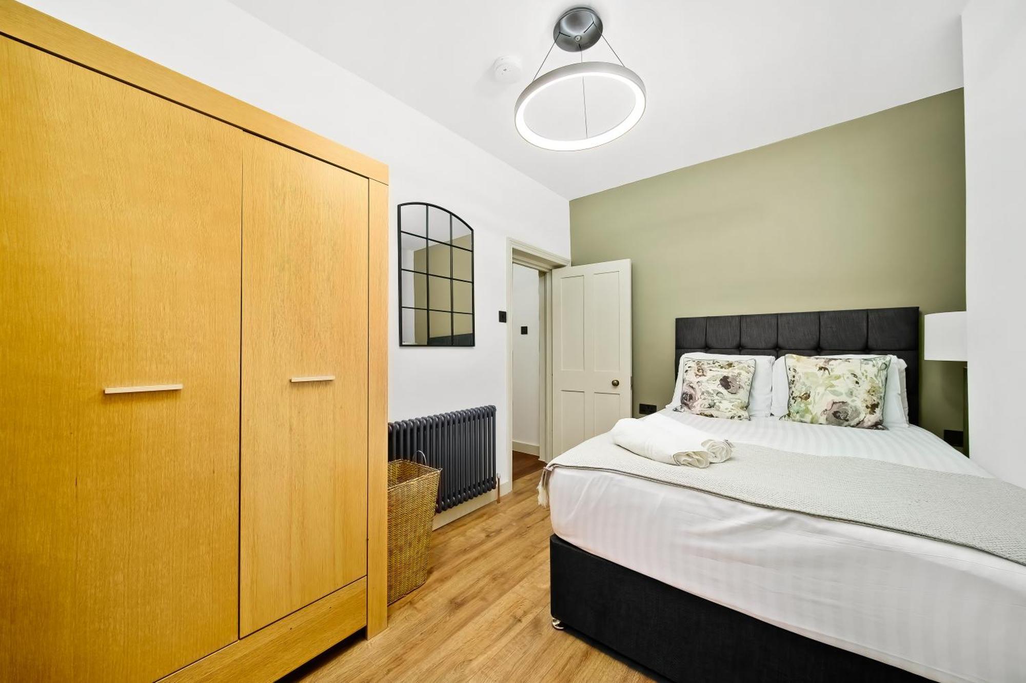 Hyde Park 2 Bedroom * London