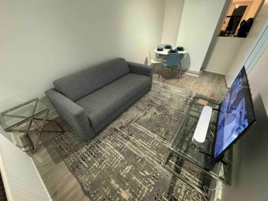 Cozy 1-bedroom In *