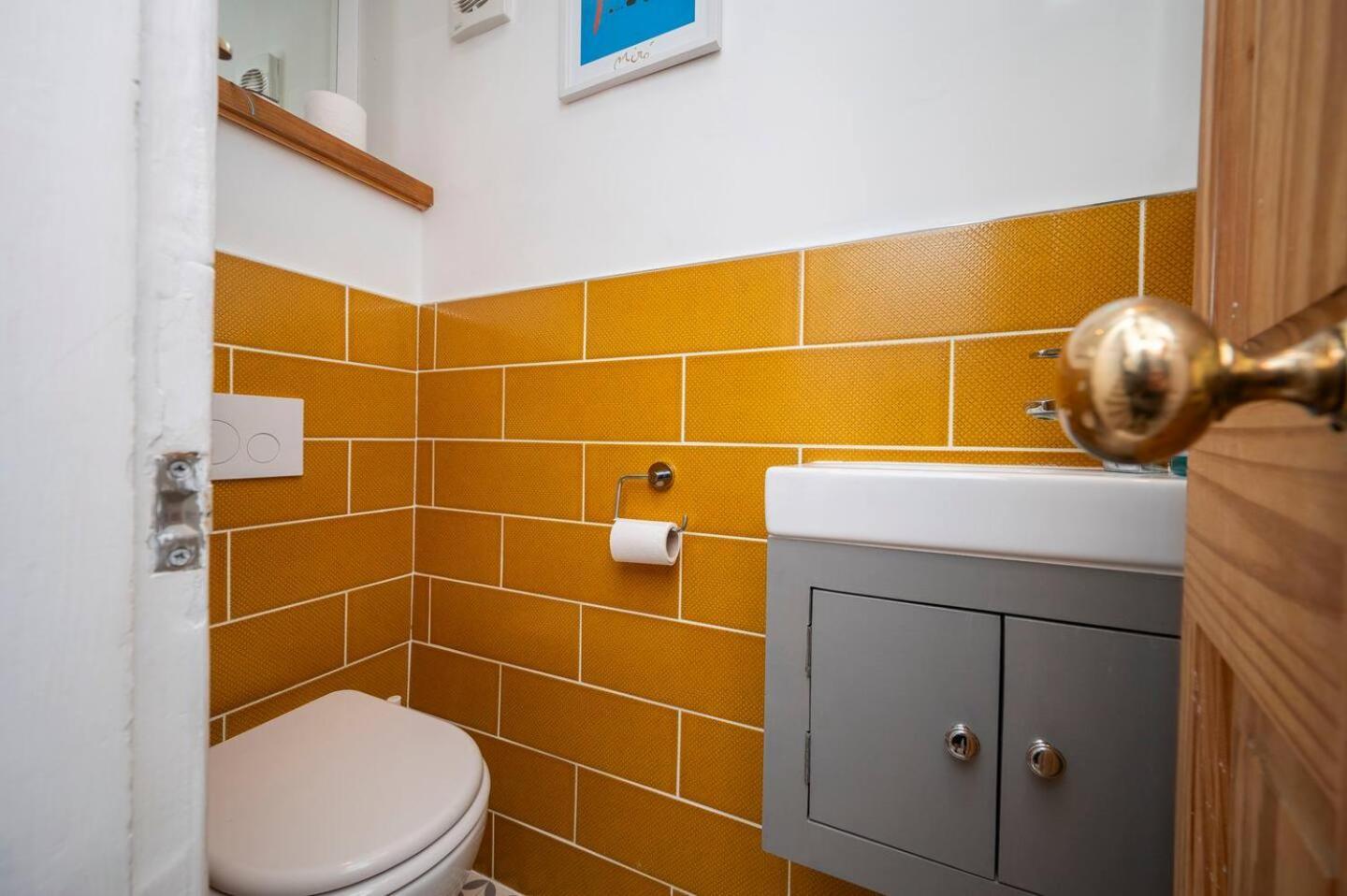 Pass The Keys Stylishly Designed Townhouse - Garden Oasis Vakantiehuis