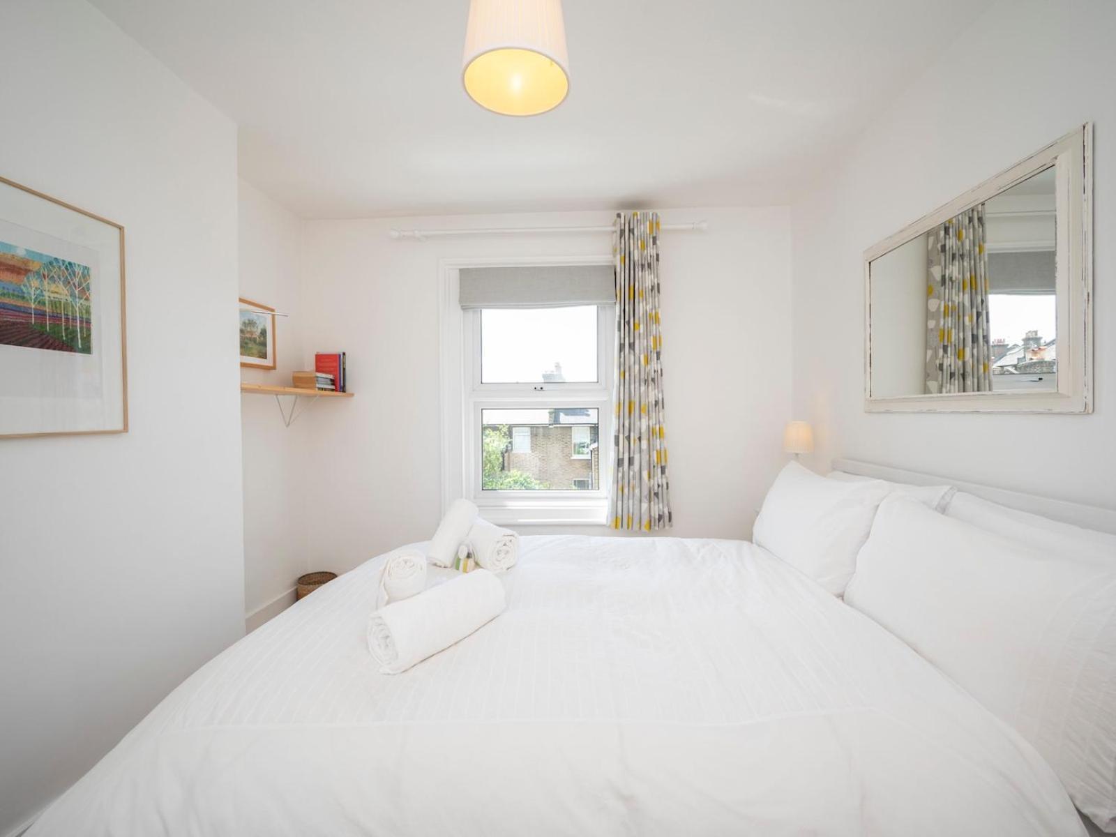Pass The Keys Stylishly Designed Townhouse - Garden Oasis Londen