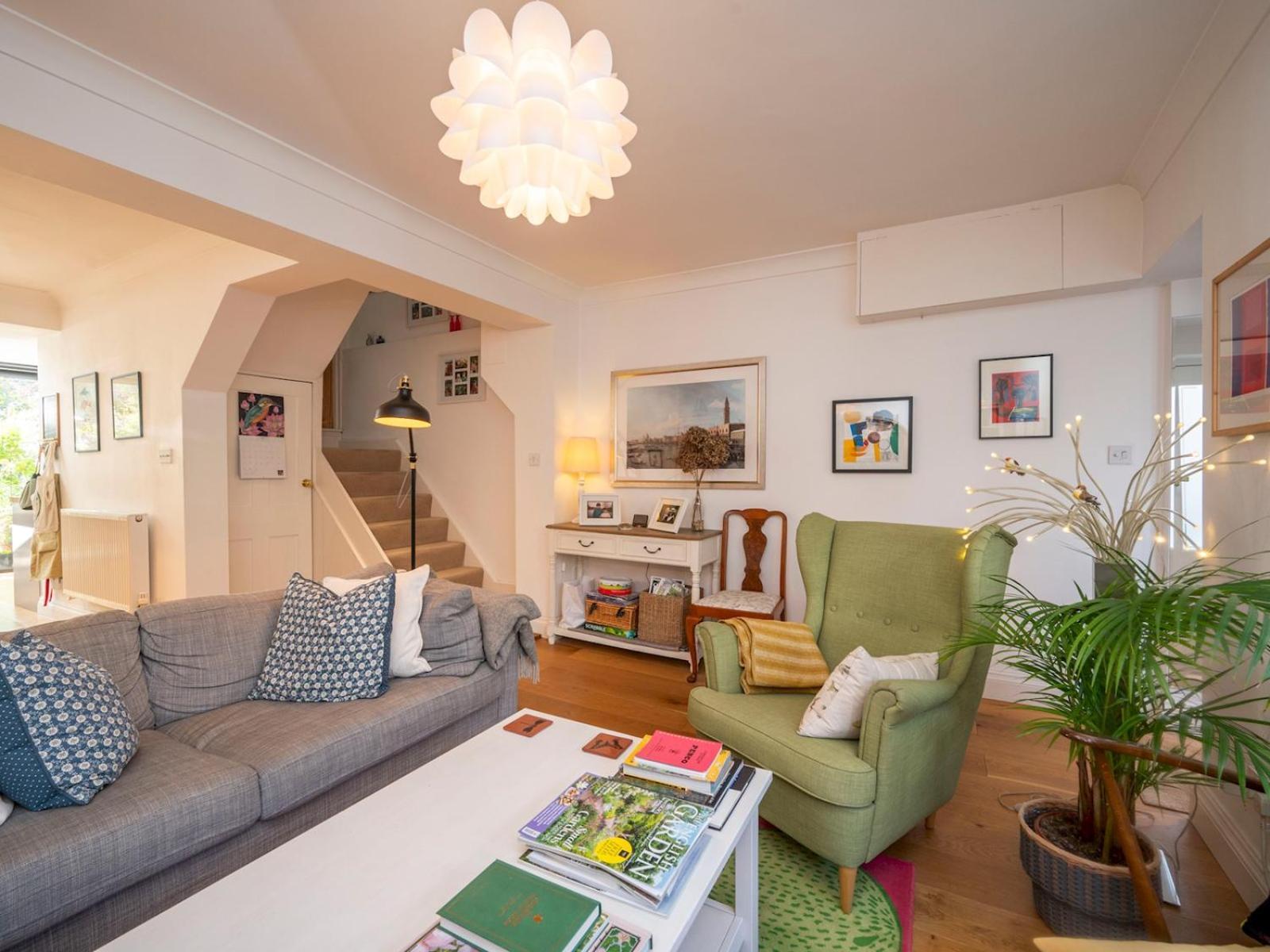 Vakantiehuis Pass The Keys Stylishly Designed Townhouse - Garden Oasis *