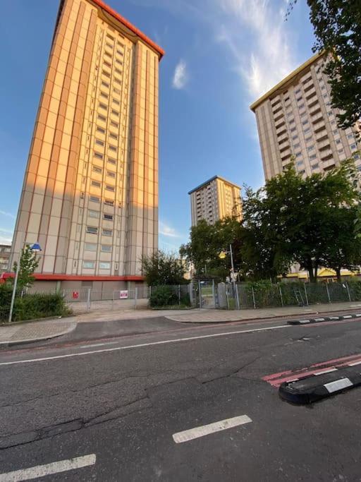 Comfy Entire Flat With View Balcony In Regents Park, Camden, Londres