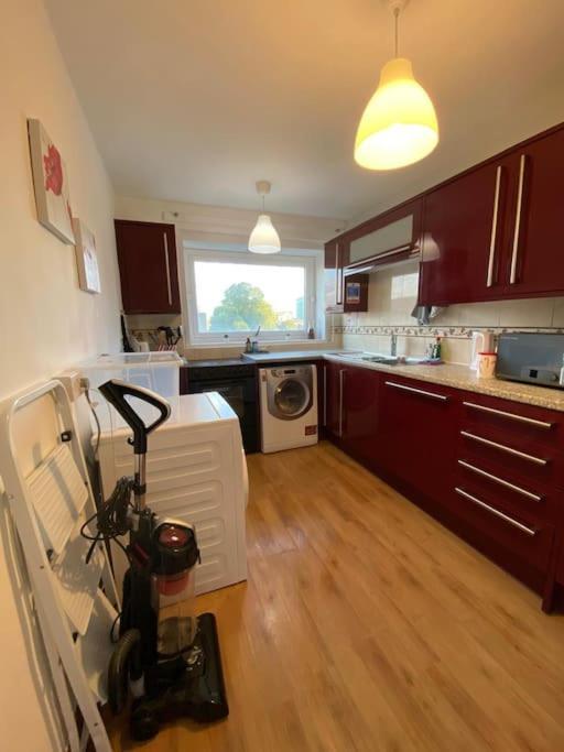 Comfy Entire Flat With View Balcony In Regents Park, Camden, * Londres
