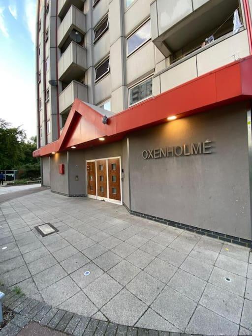 Comfy Entire Flat With View Balcony In Regents Park, Camden, Apartamento