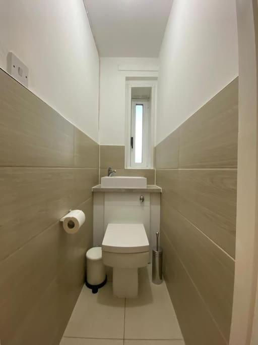 Comfy Entire Flat With View Balcony In Regents Park, Camden, Apartamento