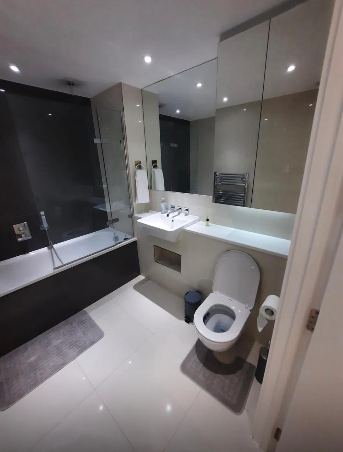Apartment Spacious 3 Bed With Stunning Views *