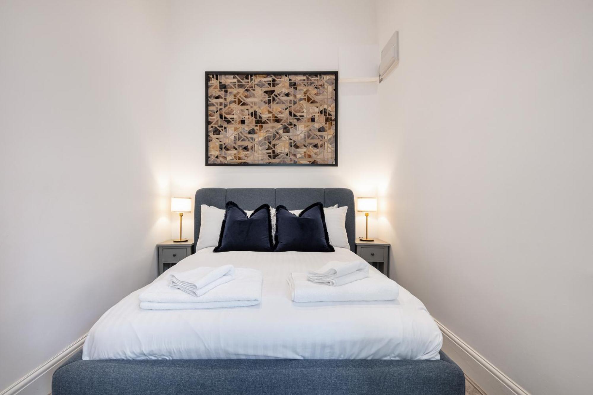 Kensington 1bd Seconds From Museums Apartment *
