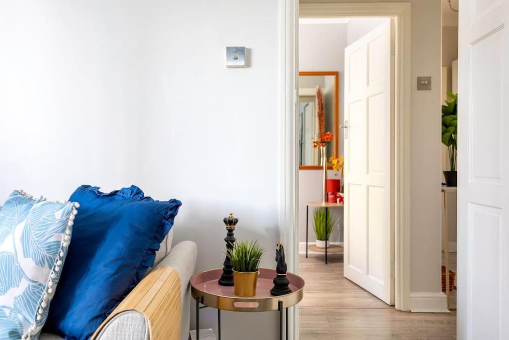 Kensington Balcony For 6 *