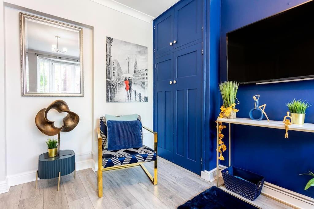 Kensington Balcony For 6
