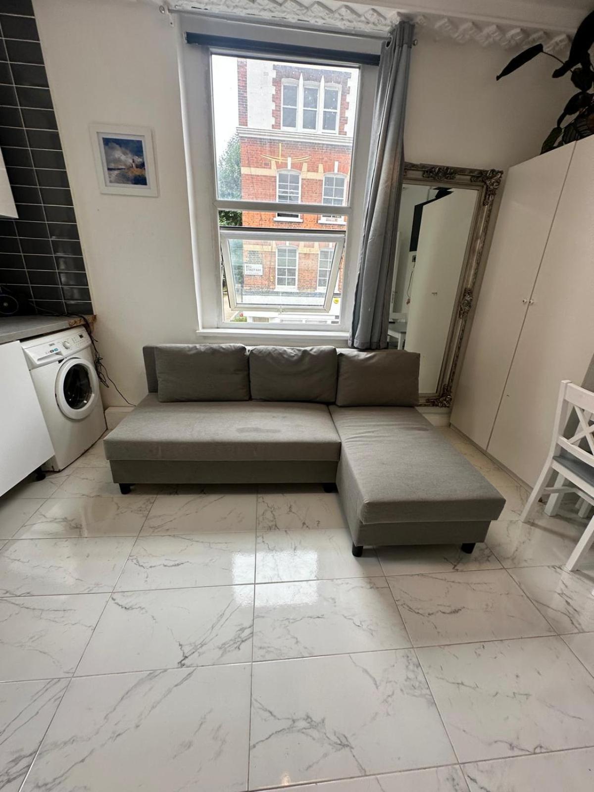 First Floor One Bedroom Flat Bell Street