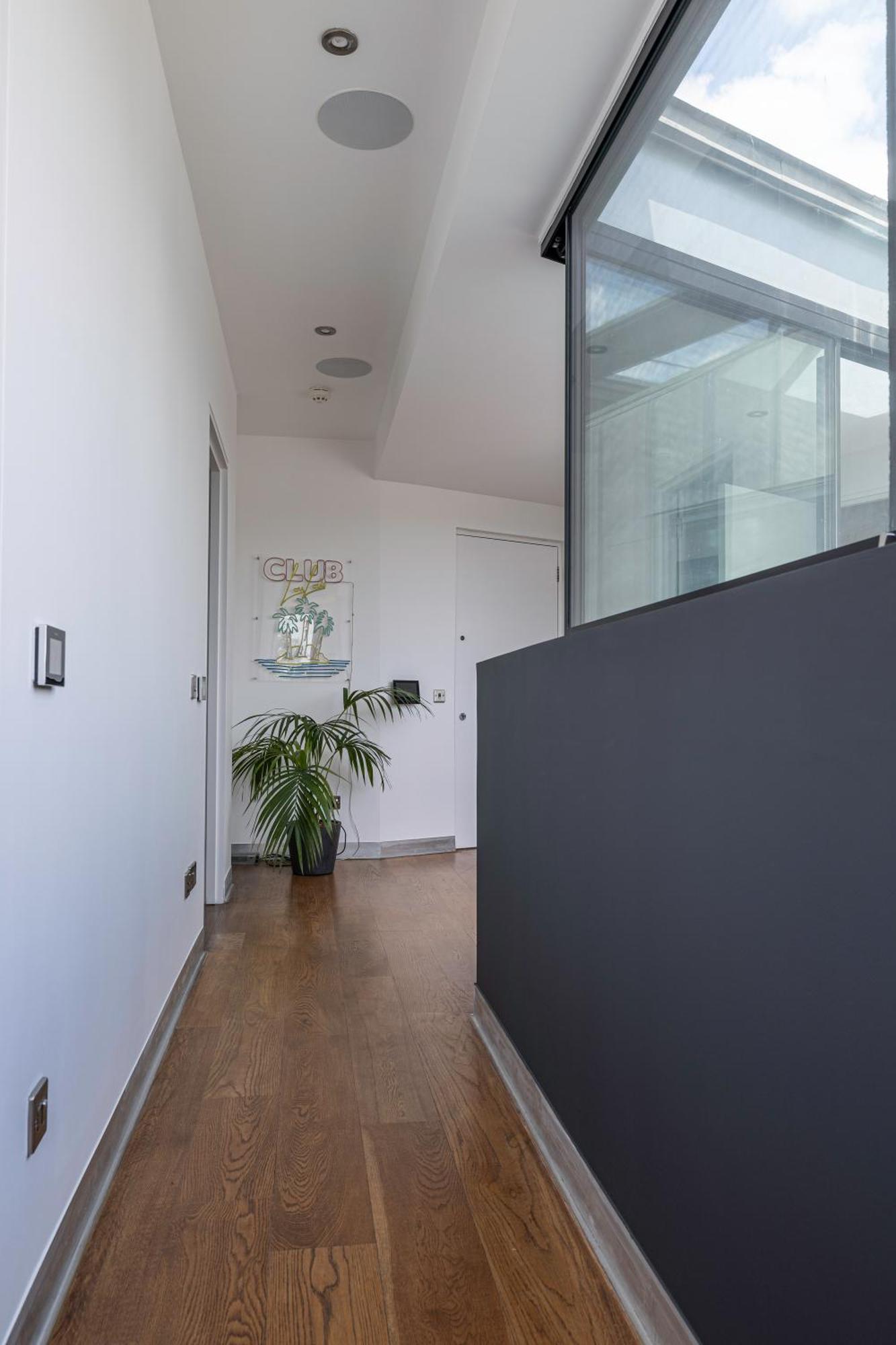 Penthouse Of Old Piano Factory In Kentish Town - Londen