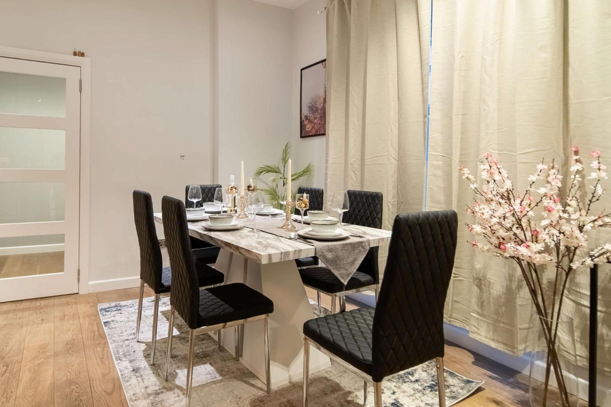 Vakantiehuis Camden Coach House By Livestay Short Lets & Serviced With Terrace Retreat & Parking