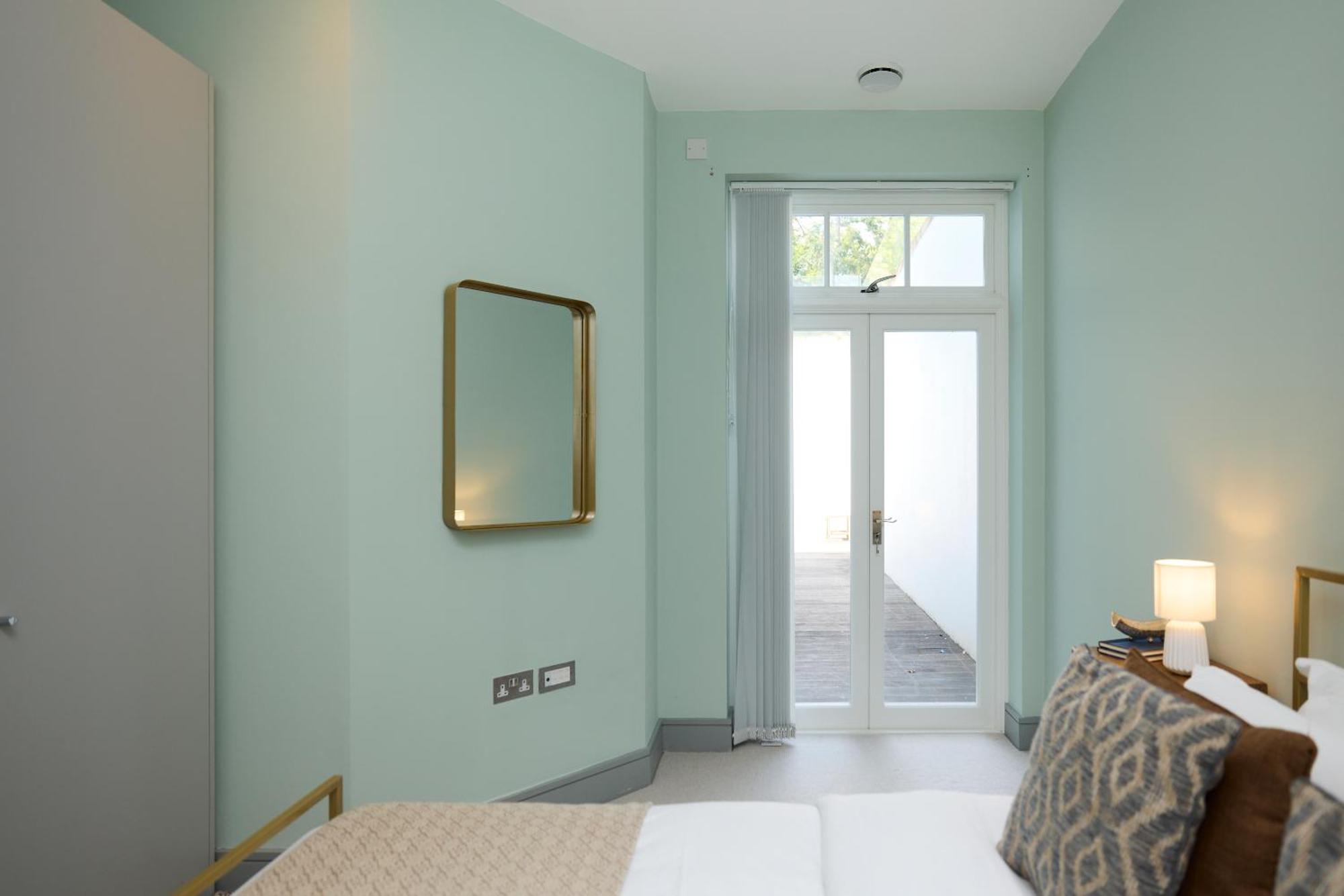The Putney Hideaway - Modern And Elegant 3bdr Flat With Patio London