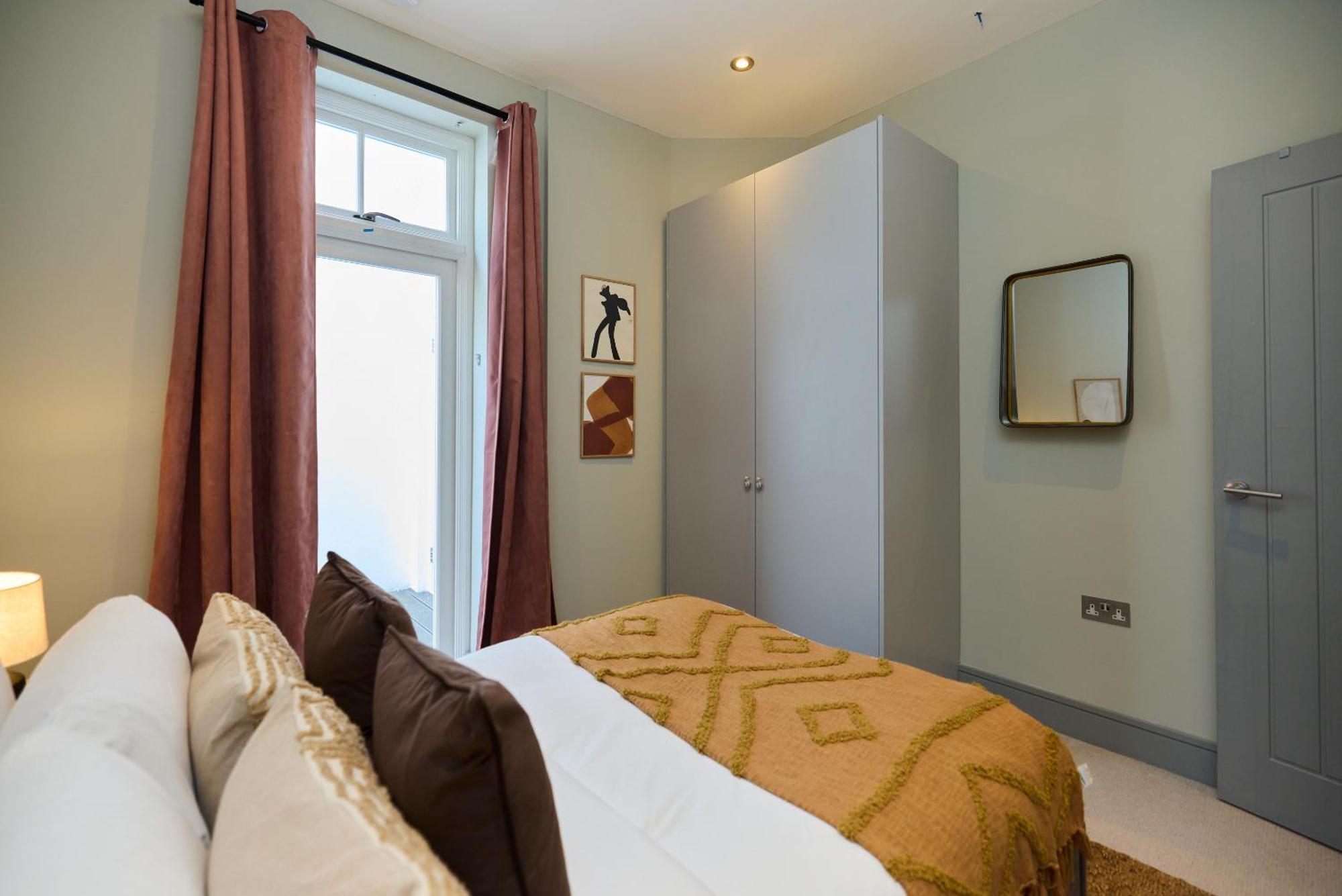 The Putney Hideaway - Modern And Elegant 3bdr Flat With Patio London