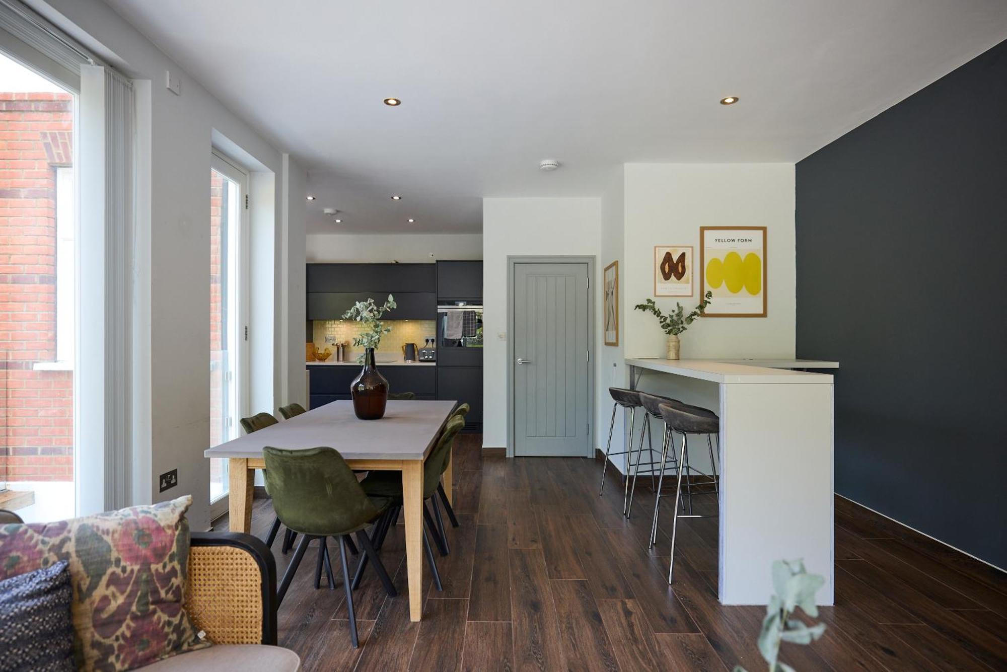 The Putney Hideaway - Modern And Elegant 3bdr Flat With Patio