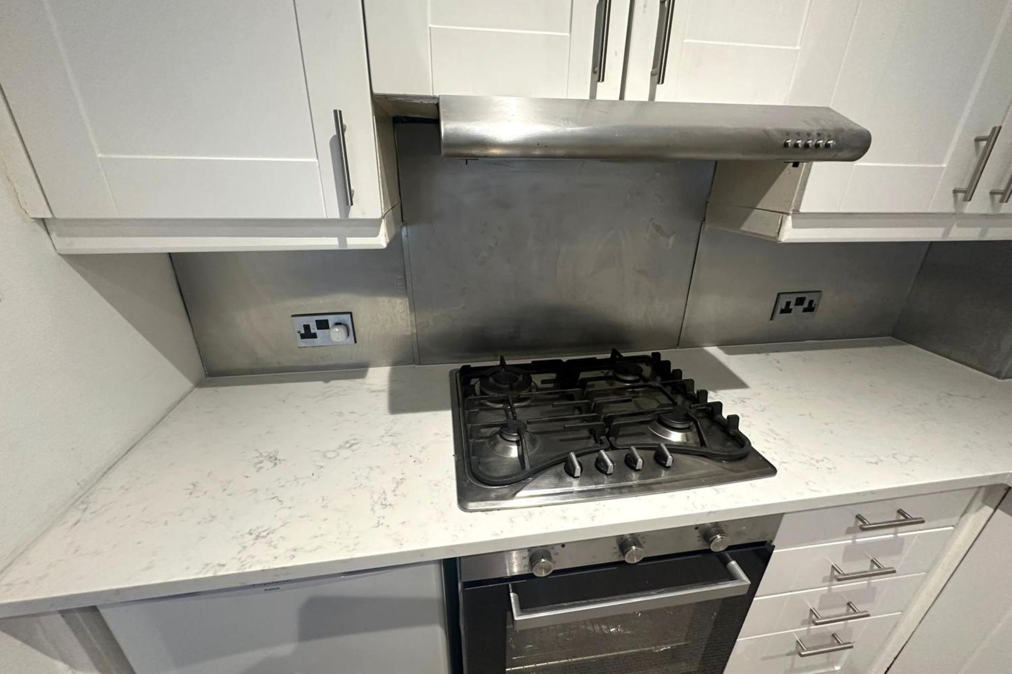 Kensal Green's Cosy Three Bedroom Retreat * London