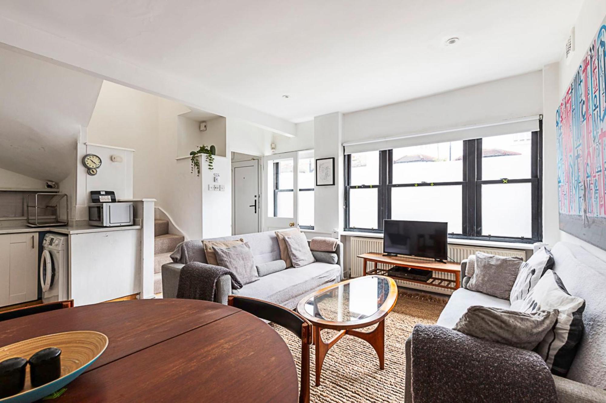 Kensal Green's Cosy Three Bedroom Retreat