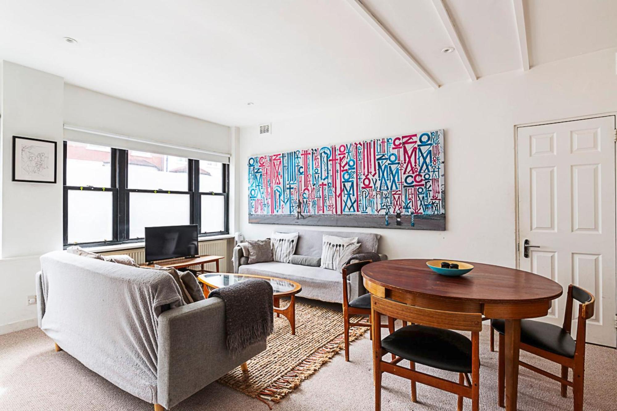 Kensal Green's Cosy Three Bedroom Retreat *
