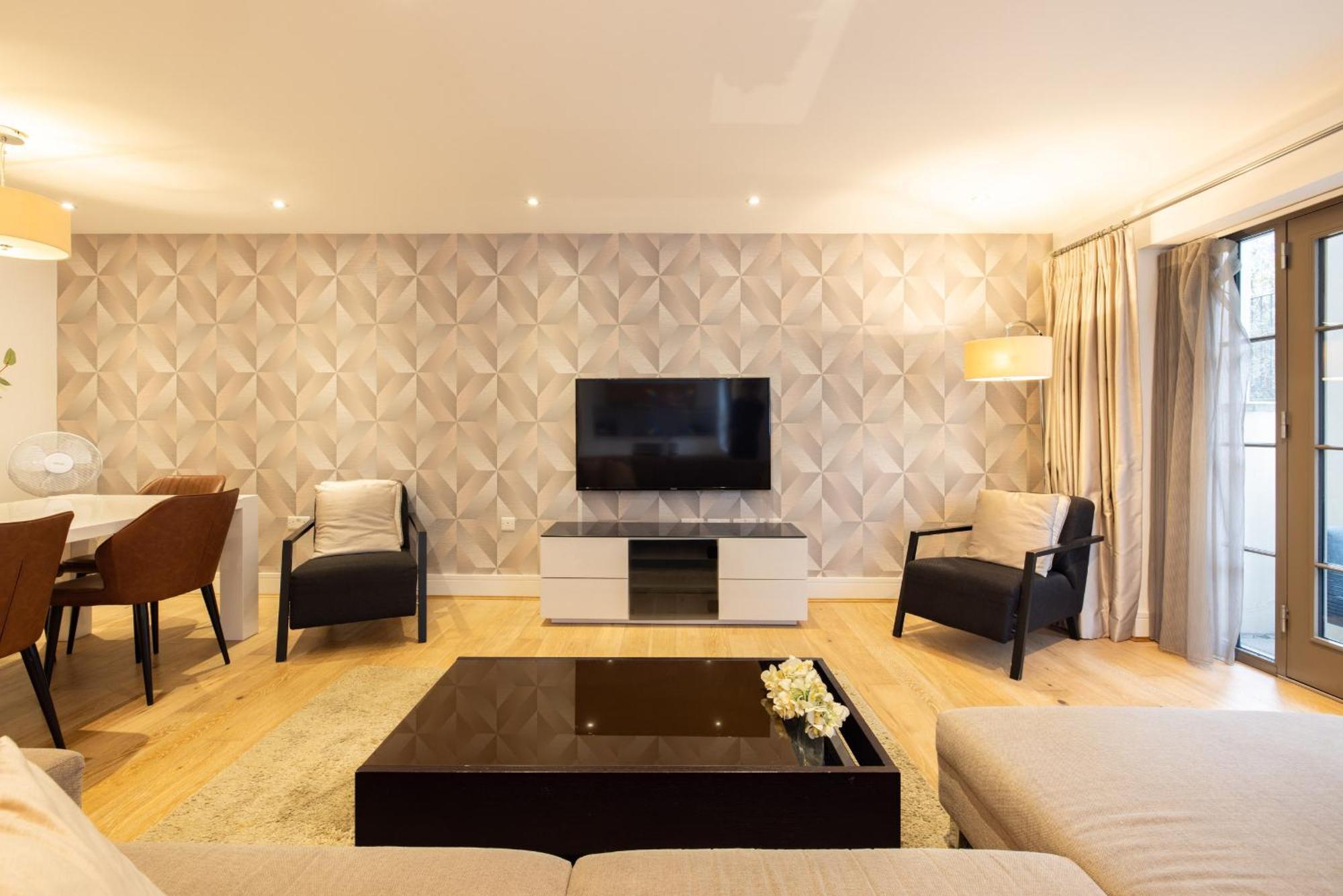 Modern, Spacious With Patio Apartment