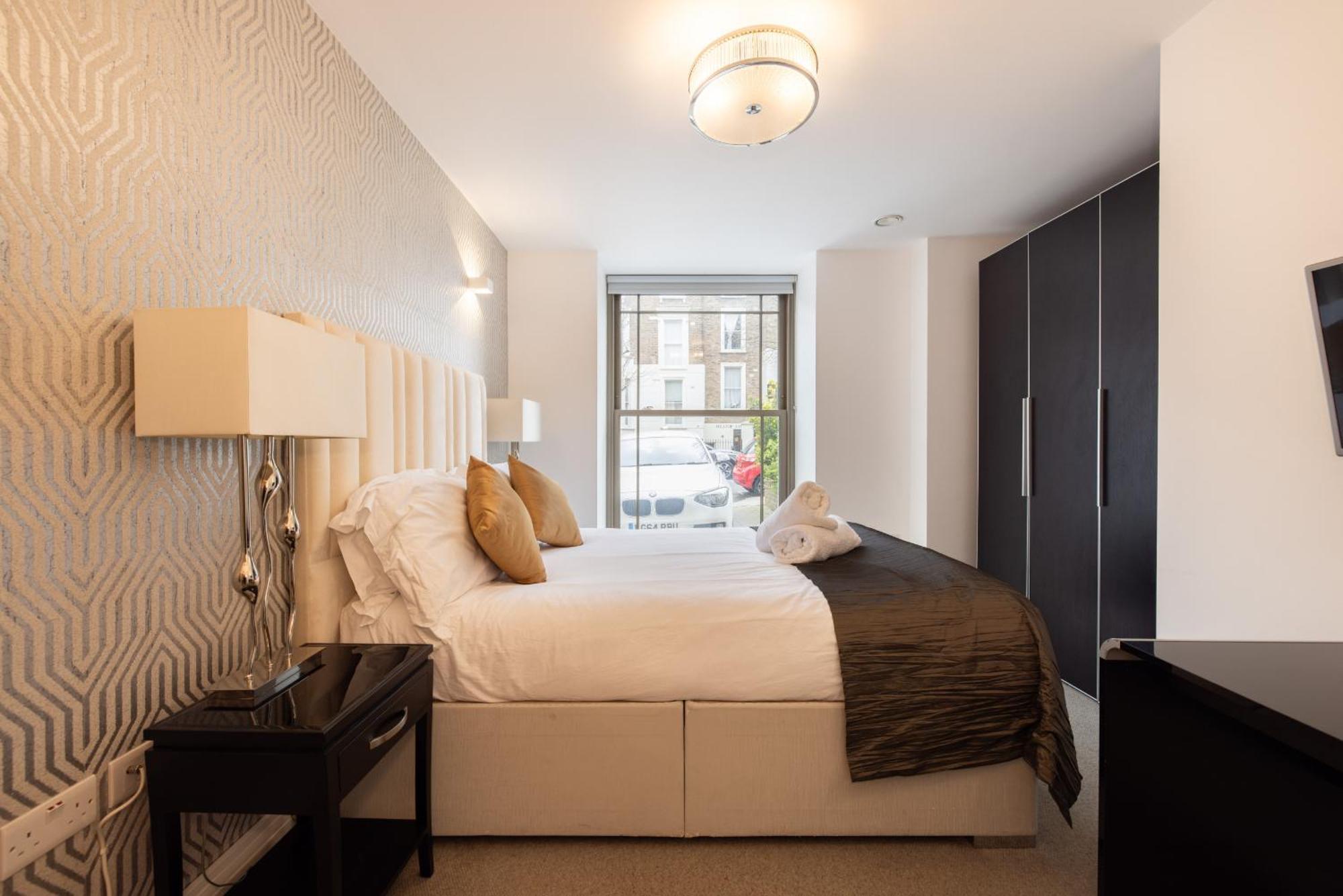 Modern, Spacious With Patio * London