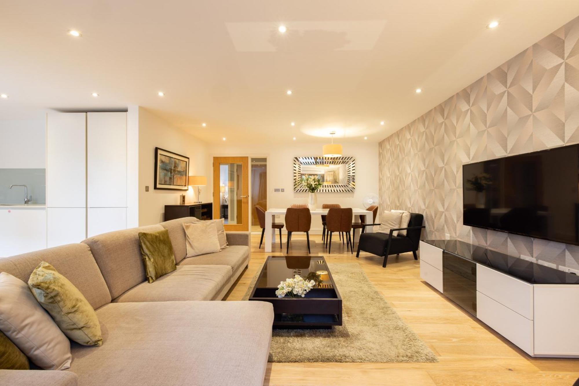 Apartment Modern, Spacious With Patio