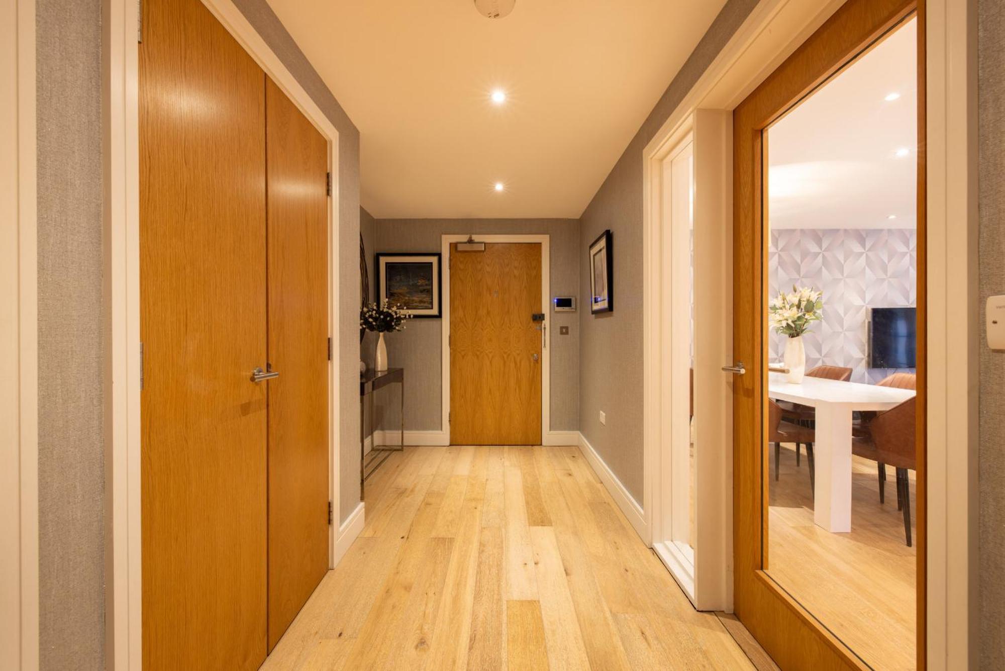 Modern, Spacious With Patio * London