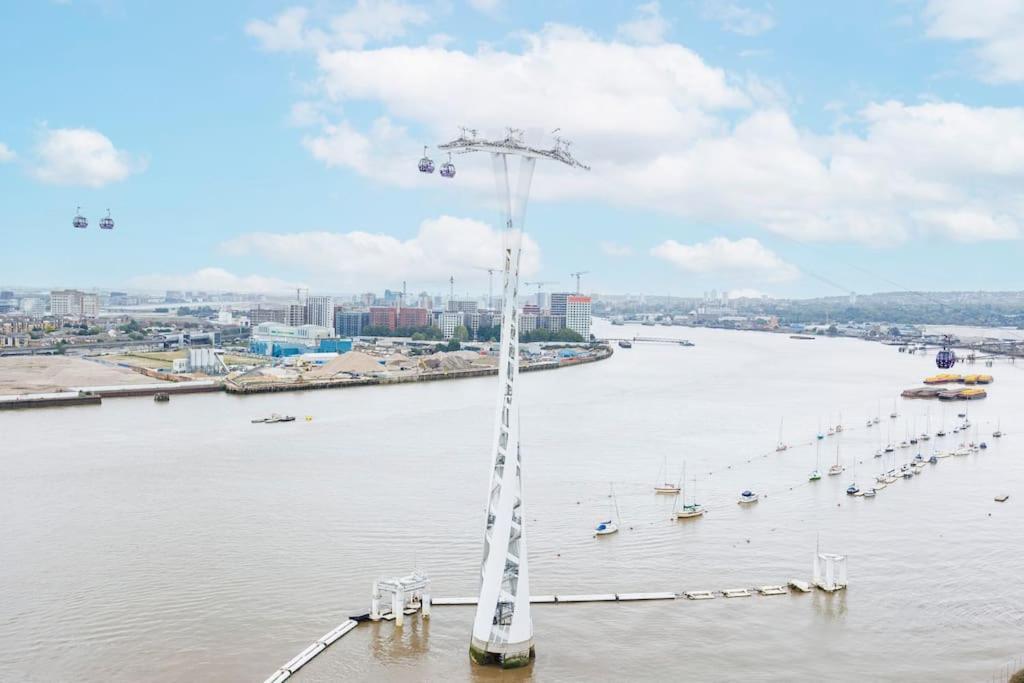 Apartment O2- Luxurious 3bd Flat With Stunning View Balcony London