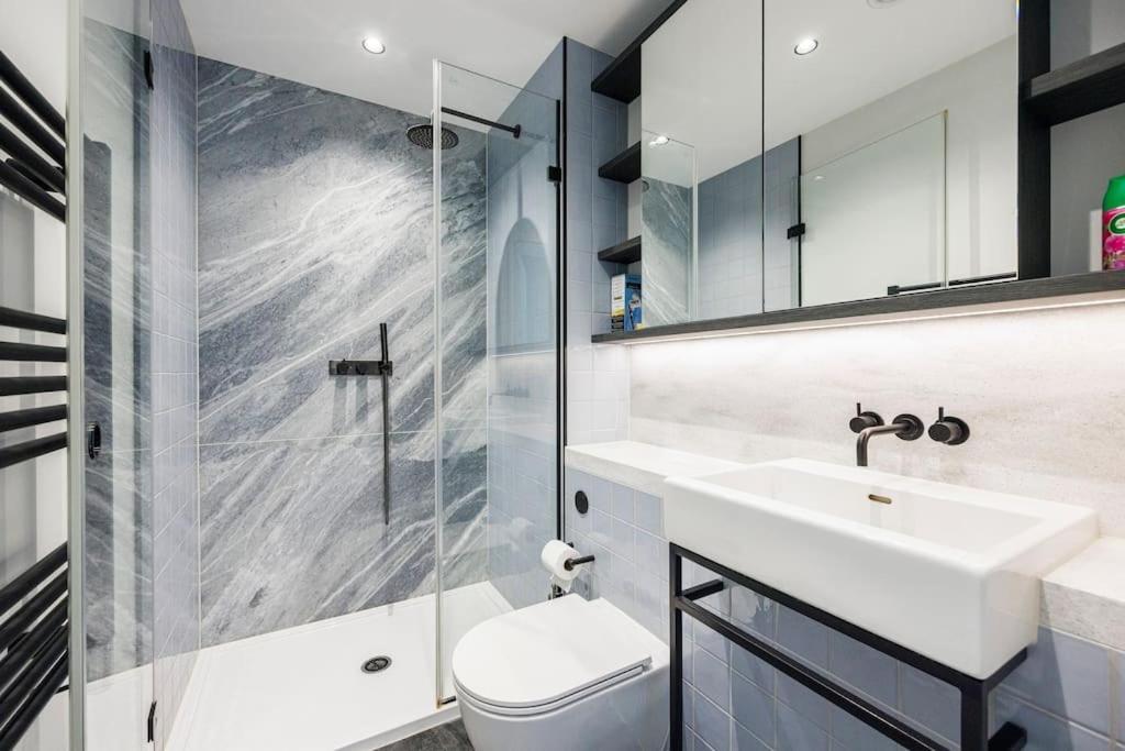 O2- Luxurious 3bd Flat With Stunning View Balcony London