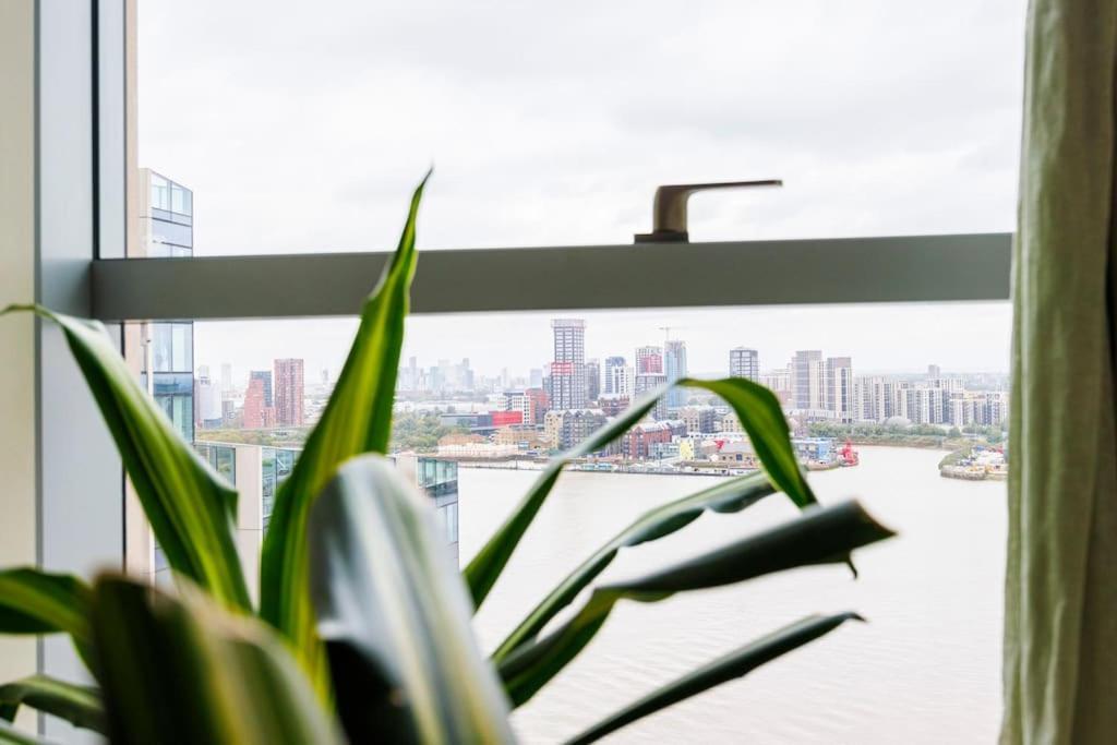 O2- Luxurious 3bd Flat With Stunning View Balcony London