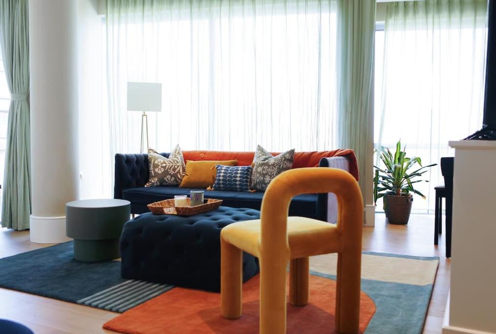 O2- Luxurious 3bd Flat With Stunning View Balcony *