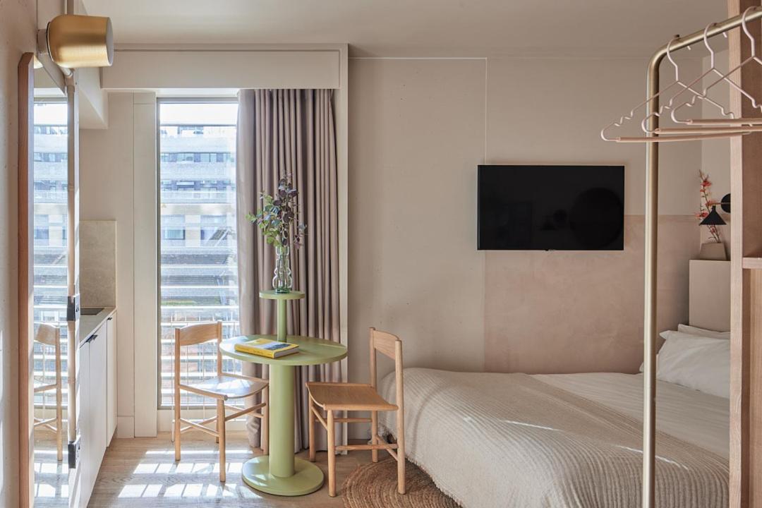Buckle Street By Locke, Aldgate 4*