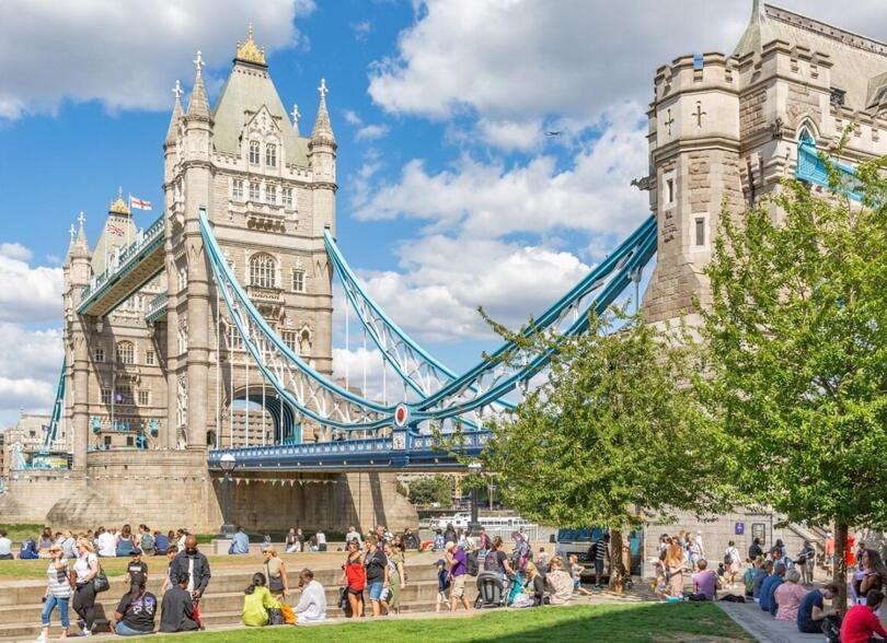 Apartment 2 Bedroom Tower Bridge With Free Secure Gated Parking - Perfect For Long London