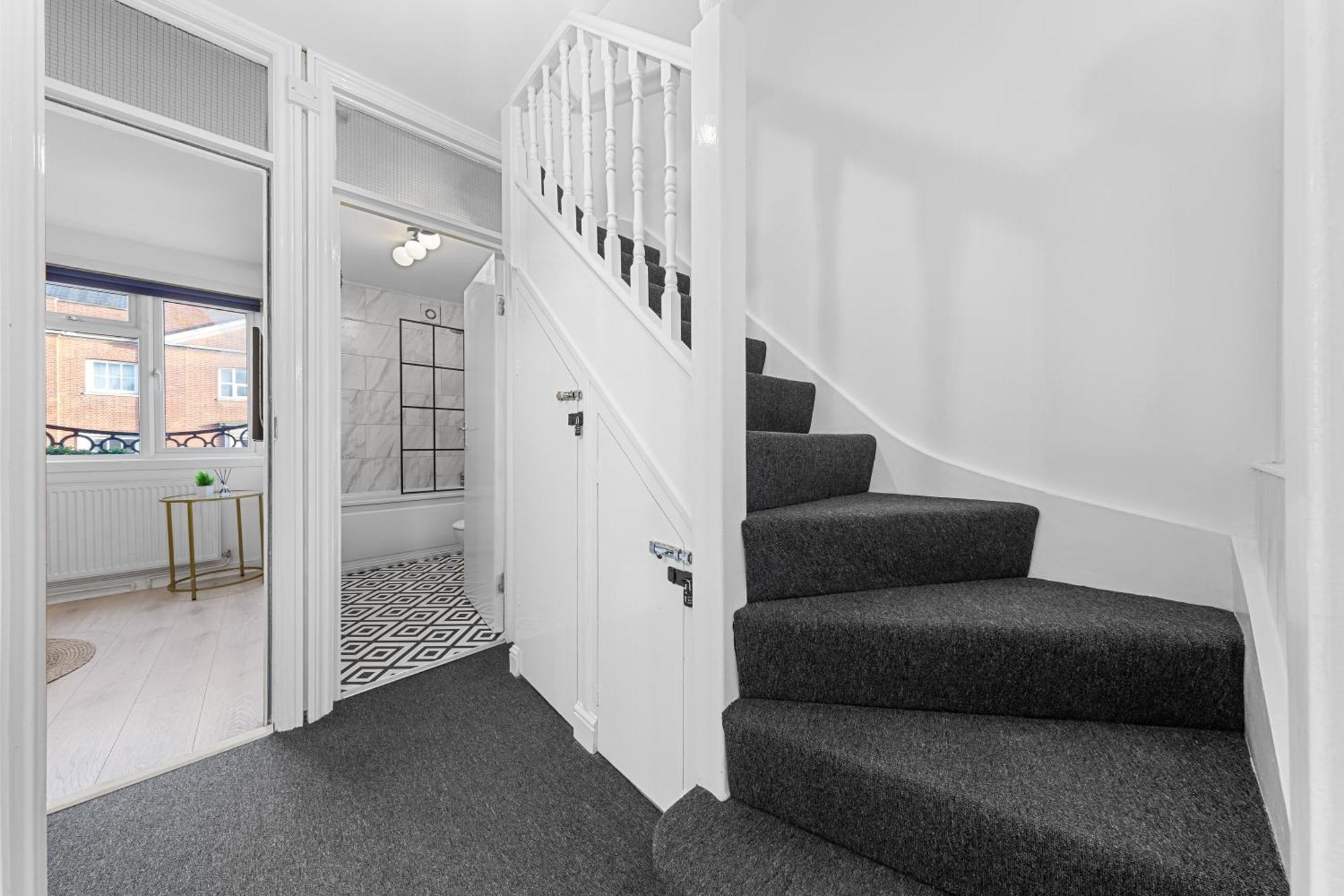 The Holloway Suite- Longterm 15% Off Sleeps4 Apartment London