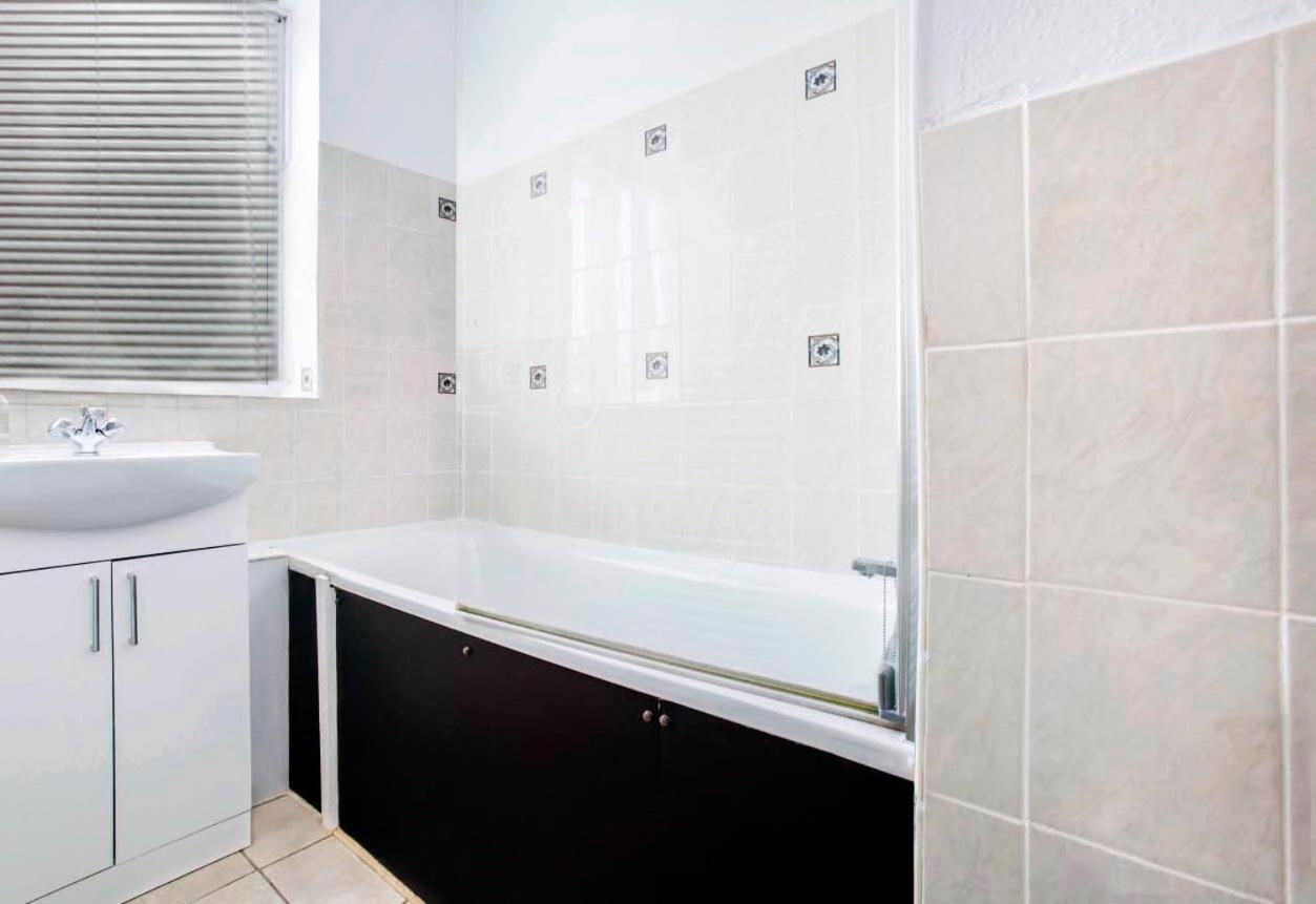 3 Bed Hackney Flat, 15 Minutes From Clissold Park Apartment *