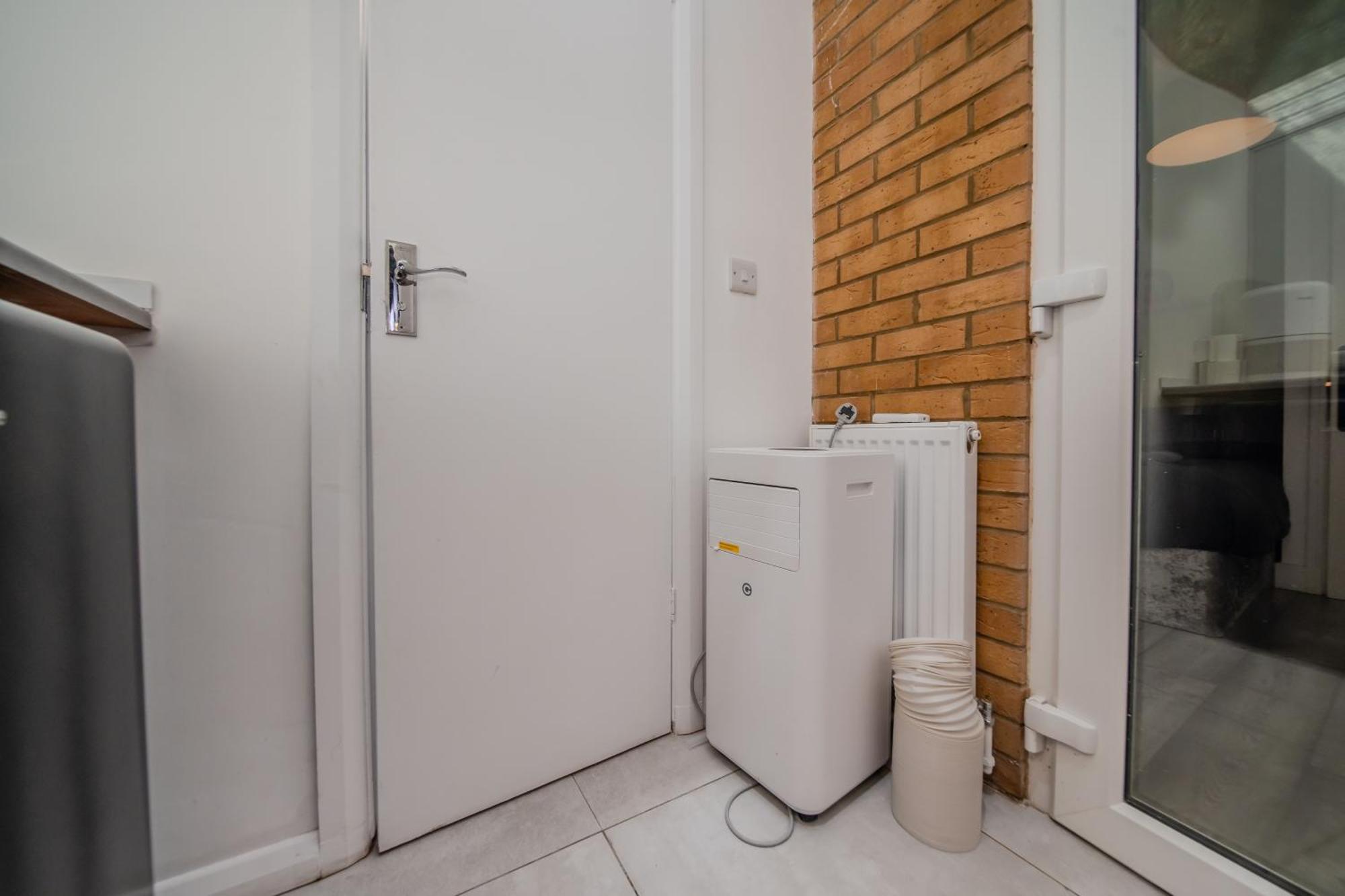 Harmonynest Parkview Elegance Guest house London