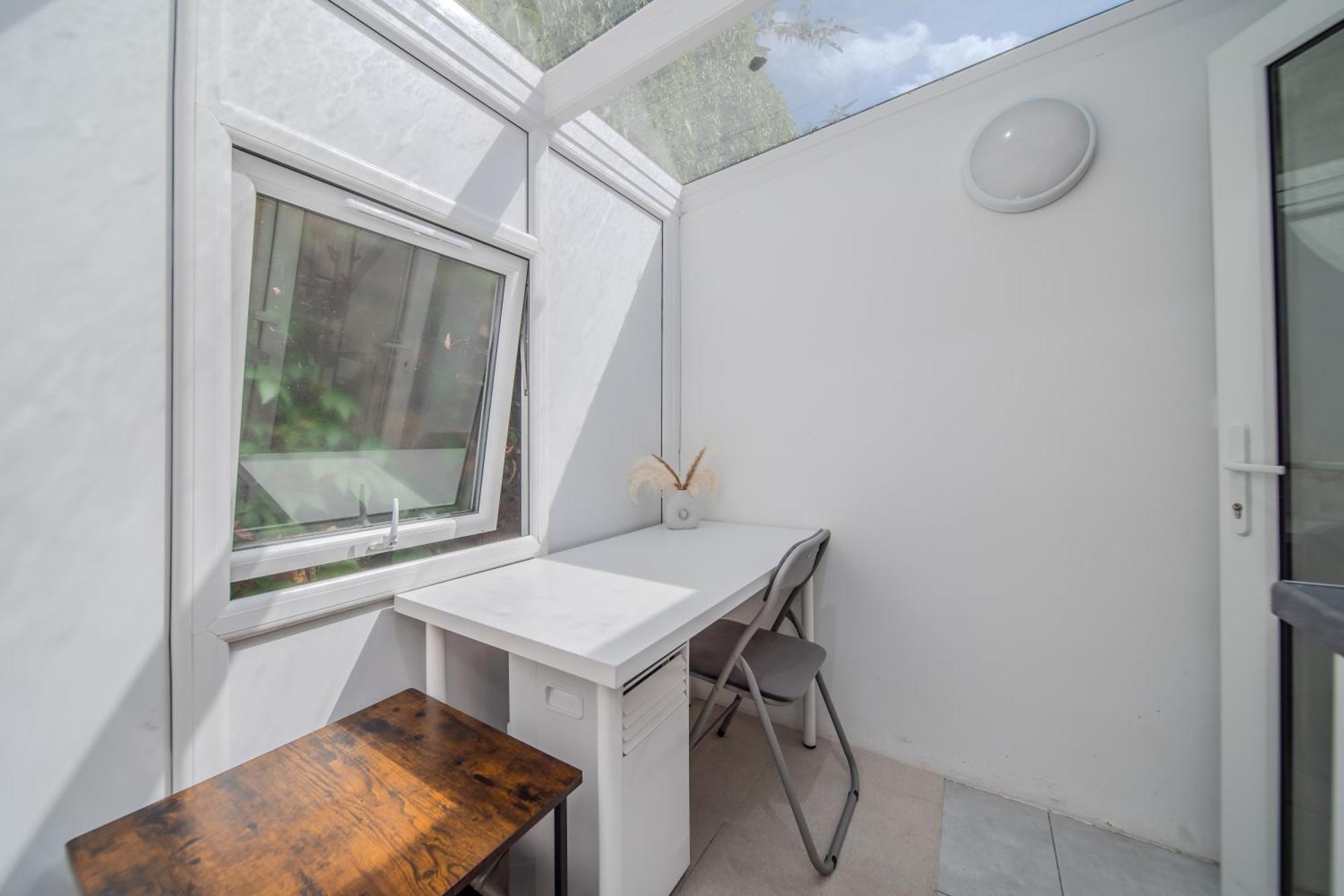 Harmonynest Parkview Elegance Guest house London